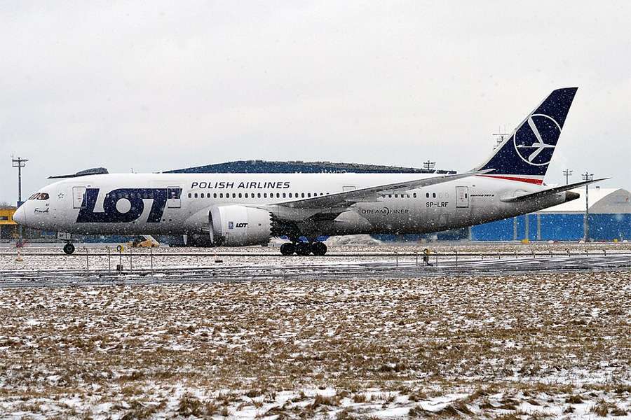 A LOT Polish Airlines Boeing 787 Dreamliner taxiing at a winter airport