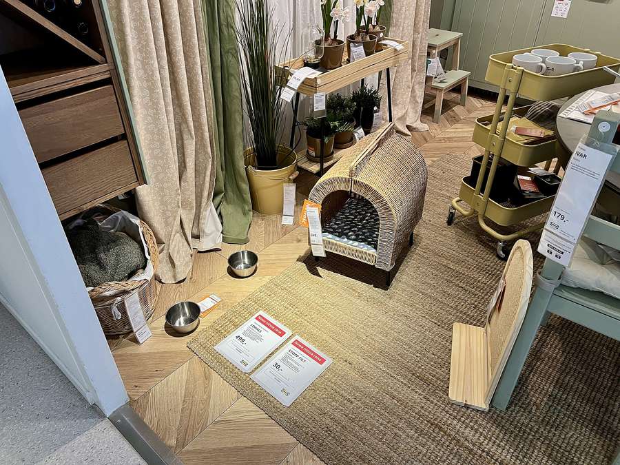 A furniture and accessories display - equipping a new apartment is where Allegro's kitchen and home categories shine