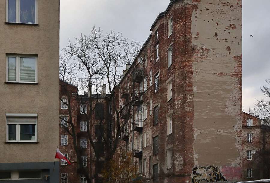 A pre-war tenement courtyard on Stalowa Street in Praga - in buildings like these, the stairwell decides what furniture you can buy