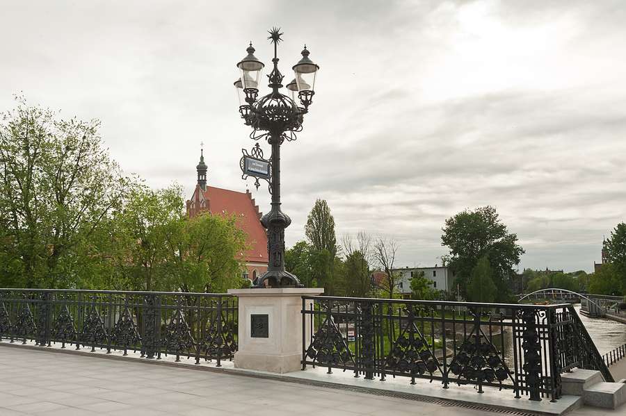 A footbridge to Mill Island on the Brda in Bydgoszcz