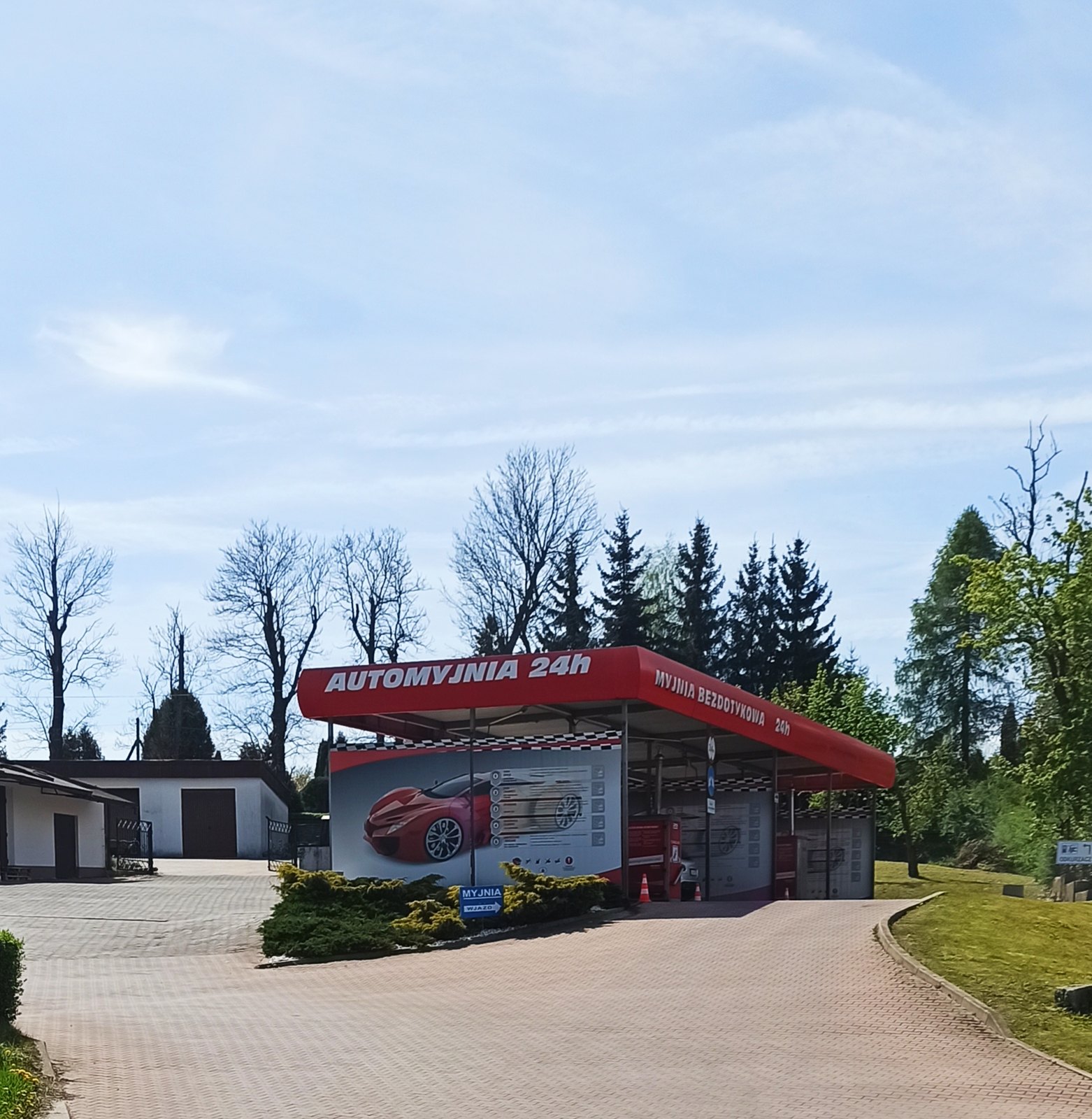 Self-service car wash building in Kamienna Gora in April 2024