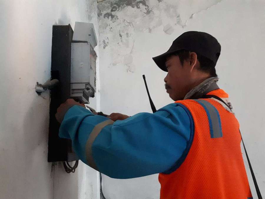 Electricians working on an electricity meter