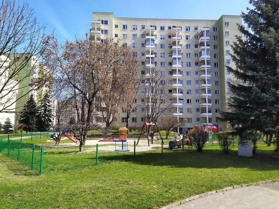 A playground in a Warsaw housing estate - Polish courts start from the presumption that both parents stay involved after separation