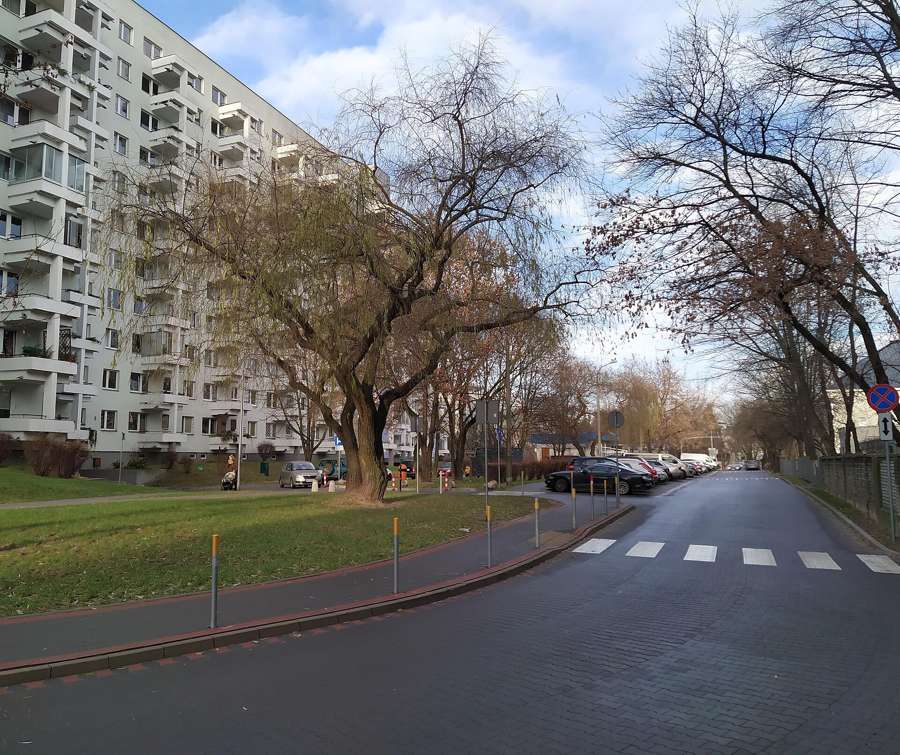 An apartment block in Warsaw's Służew district - czynsz on a Polish listing can mean three different payments