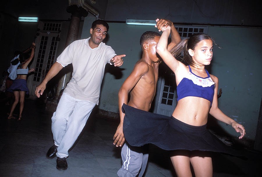 Historical salsa instruction in Camaguey, Cuba, December 2002