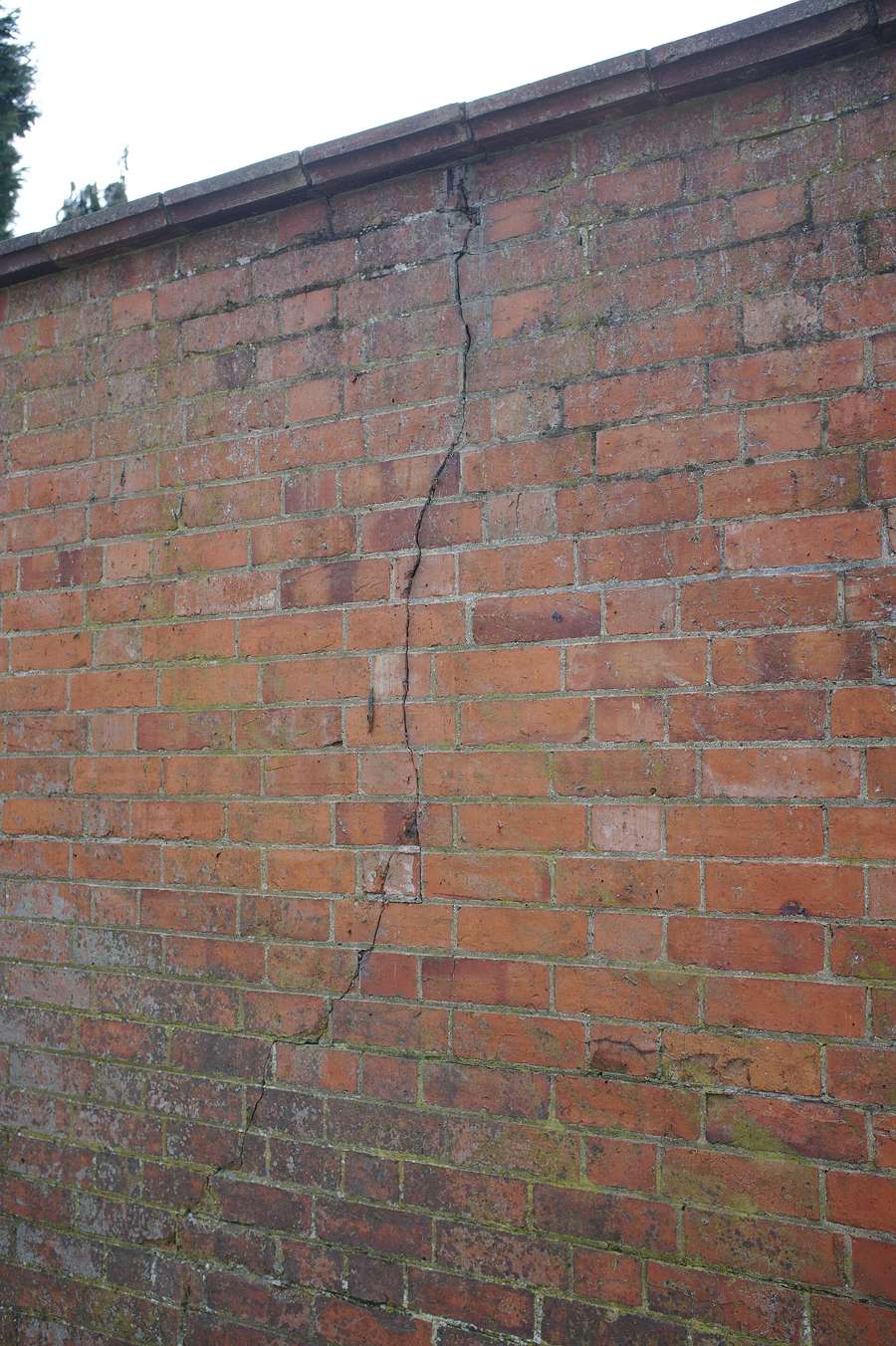 A crack in a wall - defects should go into the handover protocol