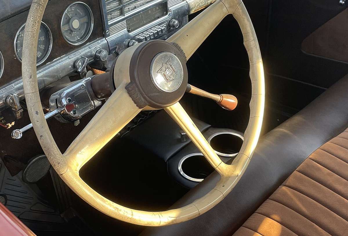 Steering wheel of a vintage car