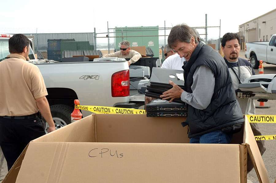 Electronics collection event in San Diego in 2010, an illustrative US Navy photograph rather than a Polish site