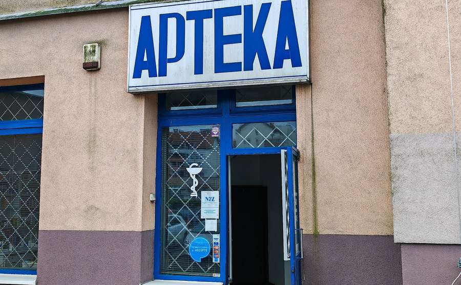 A neighbourhood pharmacy entrance in Krakow - since April 2024 pharmacists can prescribe emergency contraception after a short consultation