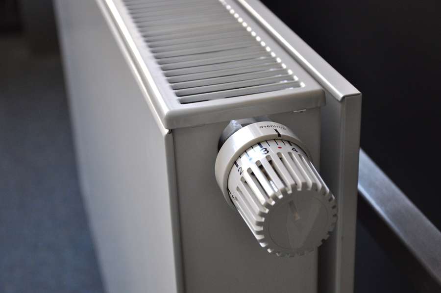 A radiator with thermostat - the certificate shows how much energy a home needs for heating