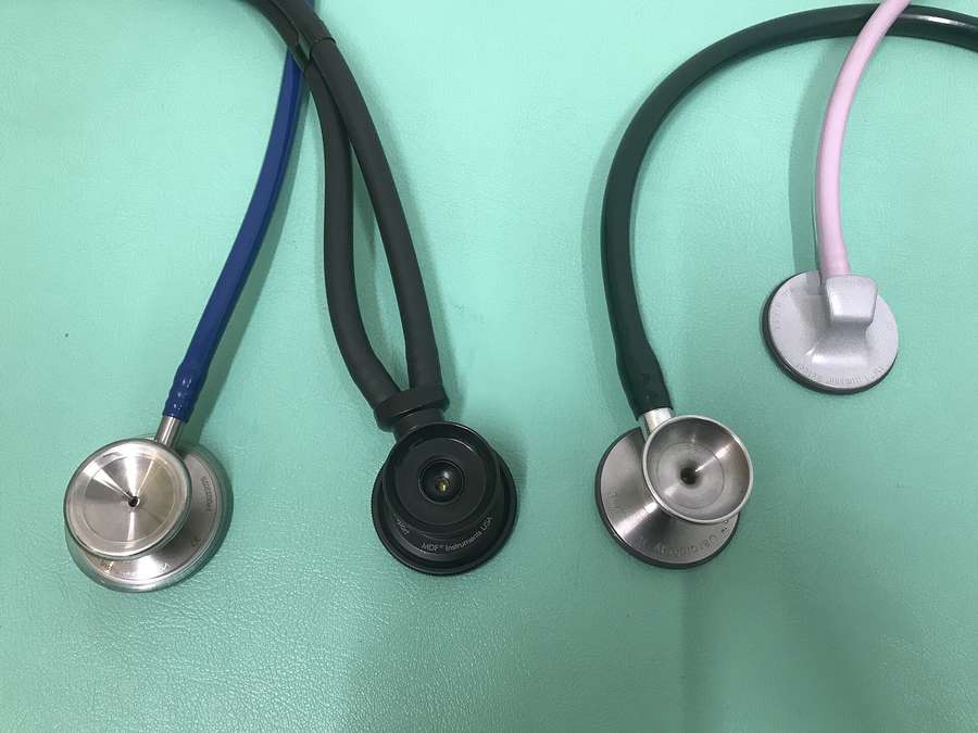 Consultations in English can be found and booked through dedicated filters on Polish medical booking platforms
