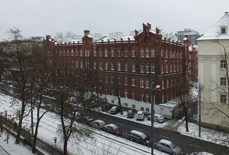 The historic Nowowiejski hospital building at Nowowiejska 27 in Warsaw in winter