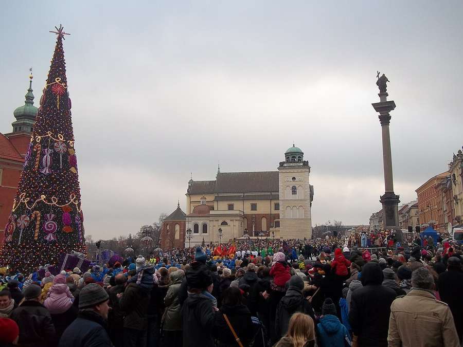 Three Kings Day crowd and Christmas tree on Castle Square in Warsaw