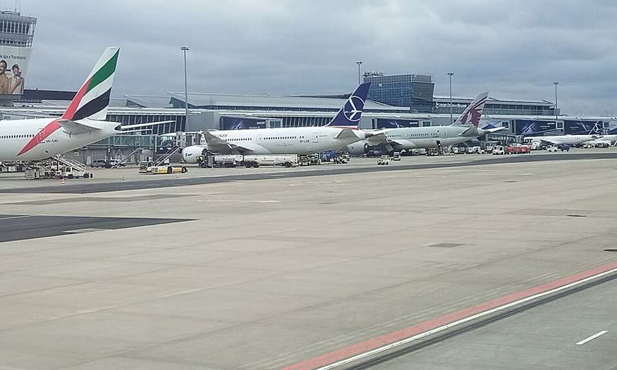 Aircraft at Chopin Airport's gates - LOT's home hub
