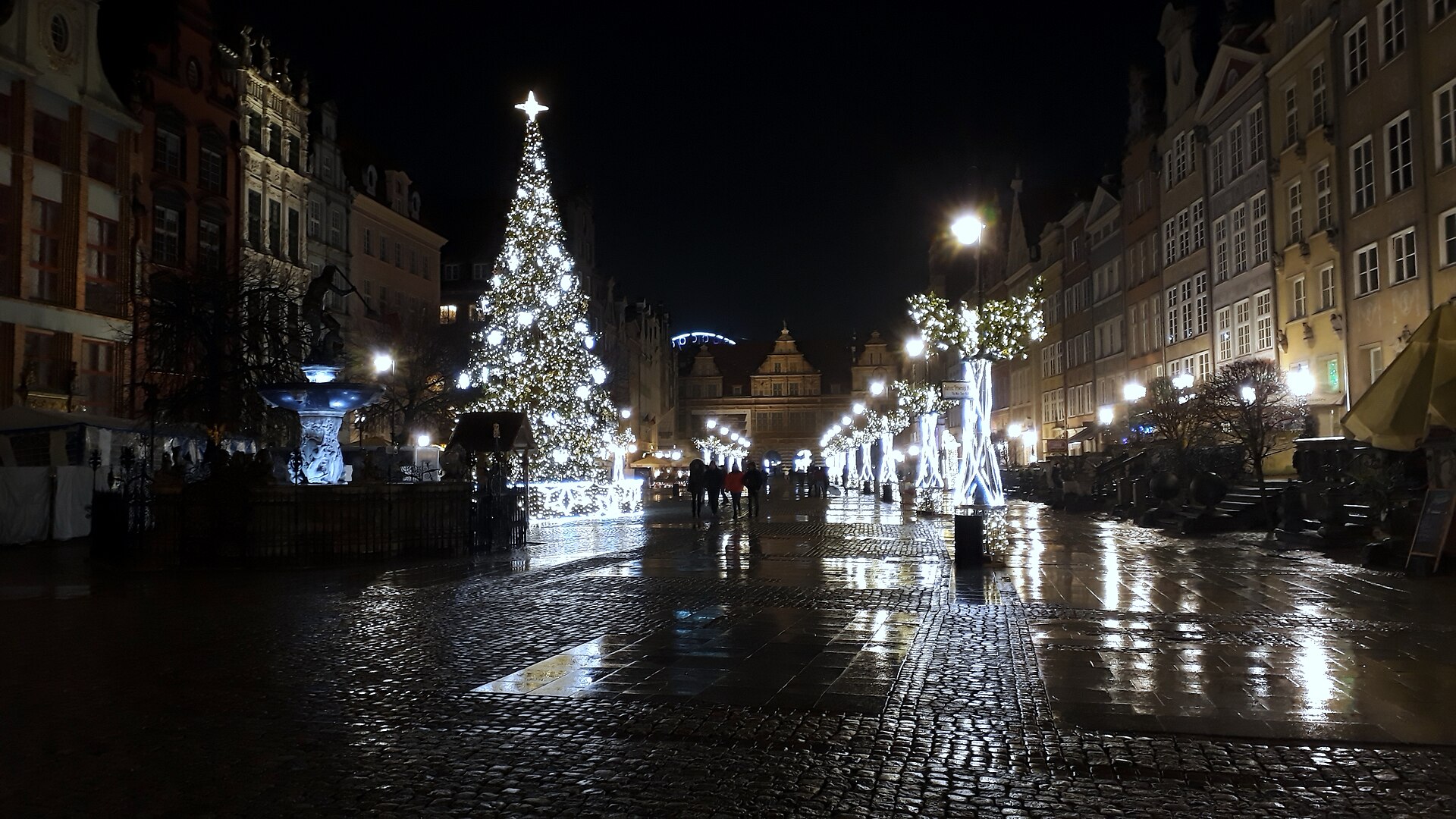 Długi Targ in Gdańsk at night with winter illuminations and the Neptune Fountain
