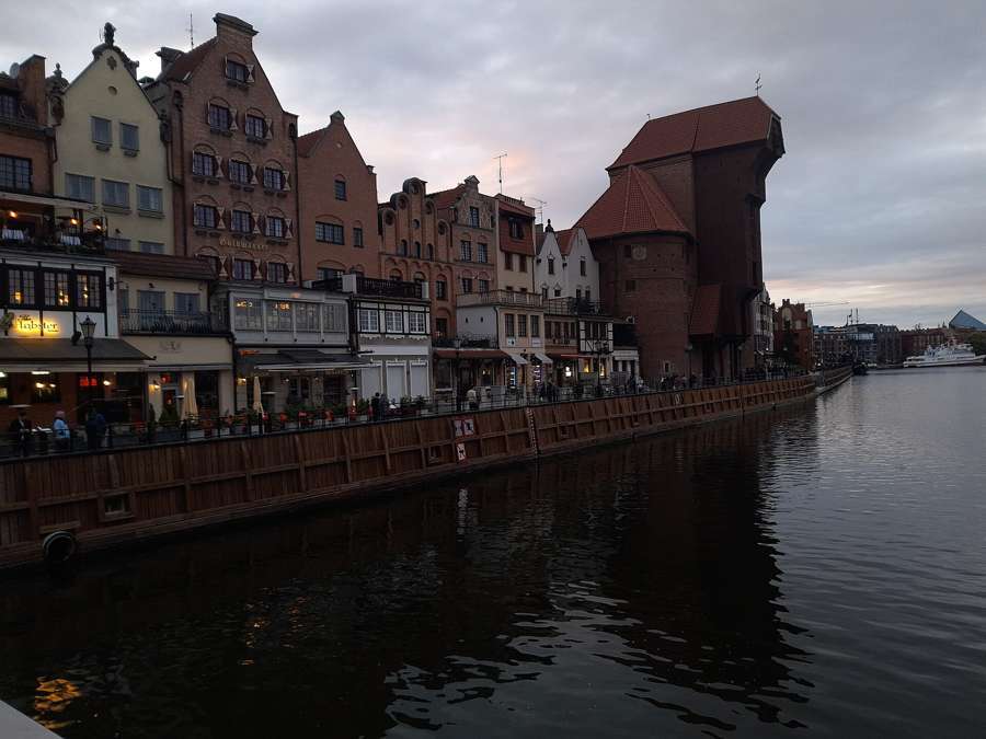 The Motława embankment and medieval Żuraw crane at dusk