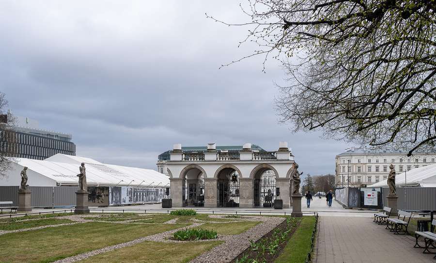 The Tomb of the Unknown Soldier on Plac Piłsudskiego, where the state ceremonies begin at 11:00