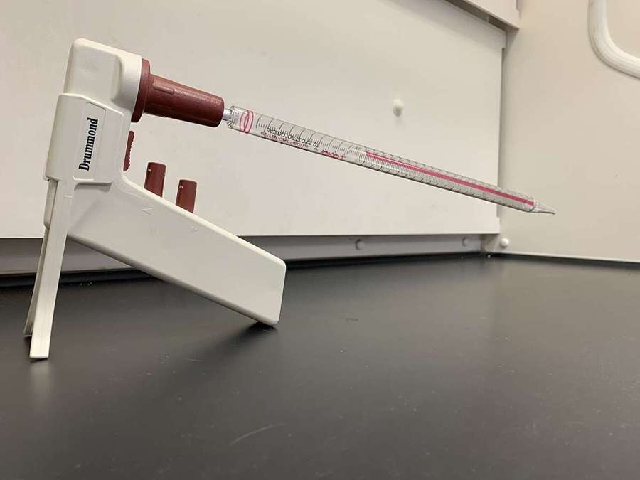 Laboratory pipette and pipetter