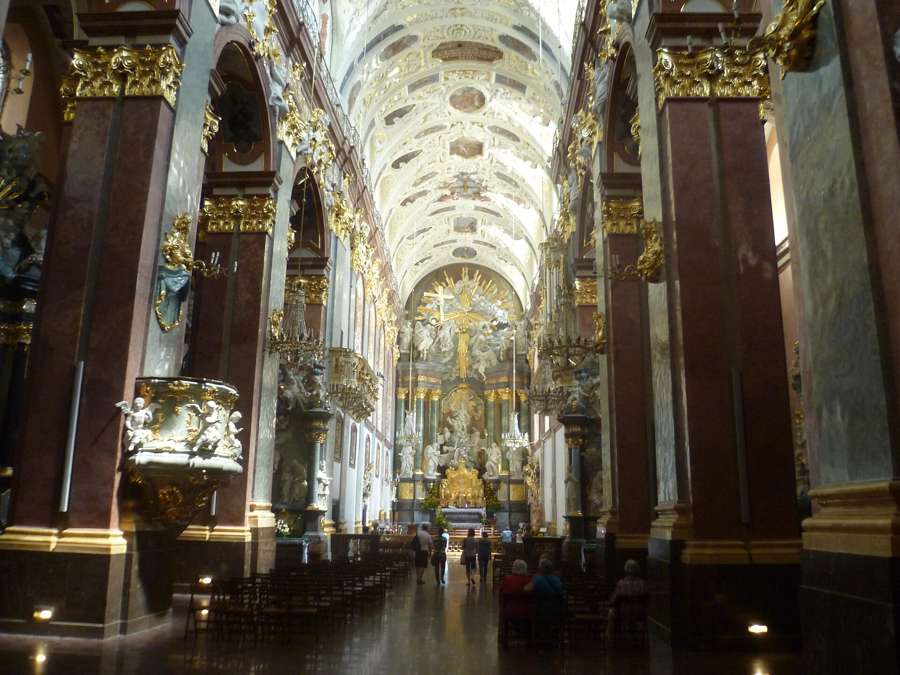 The baroque nave of the Jasna Góra basilica