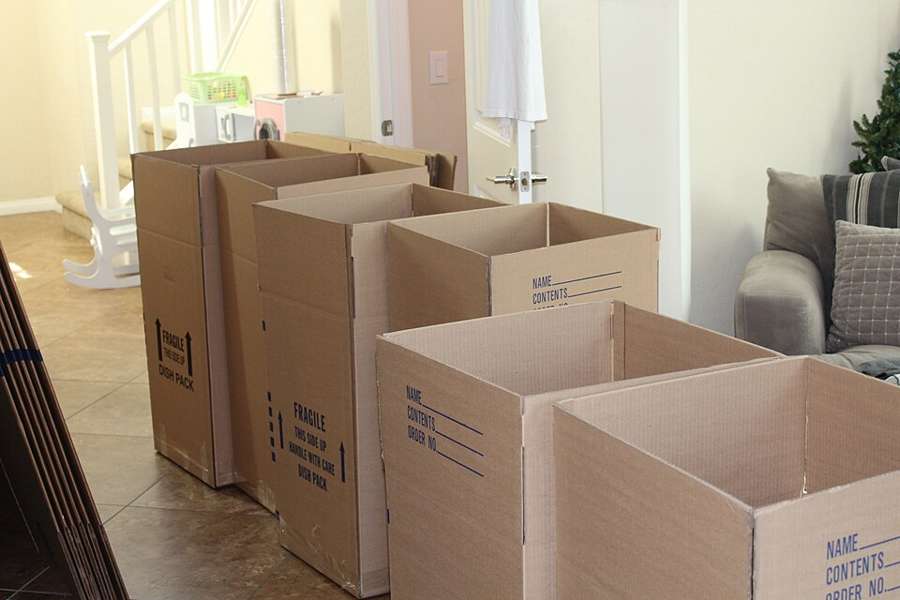 Moving boxes in a home - the deposit clock starts when you vacate the flat