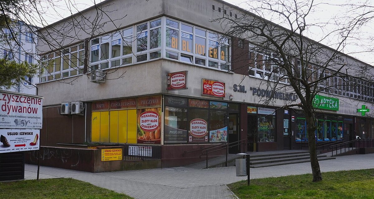 Biblioteka Kraków Branch 28 exterior on ul. Komandosów, photographed in 2021