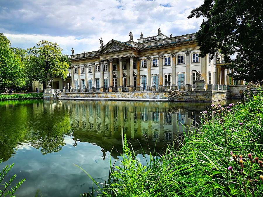 Palace on the Isle reflected in the water at Warsaw’s Łazienki Królewskie