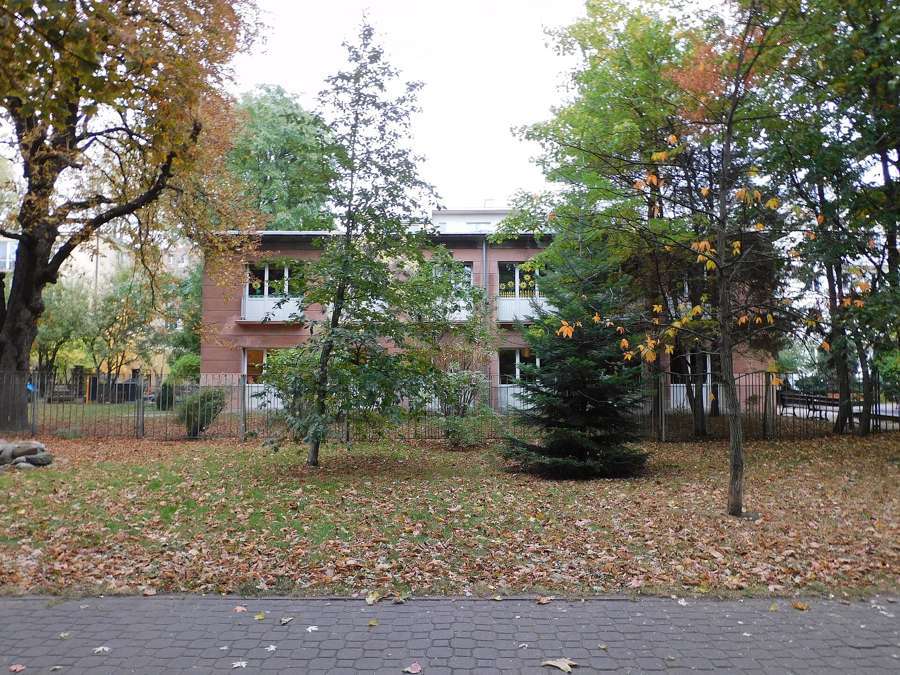 A municipal preschool building in Warsaw among autumn trees