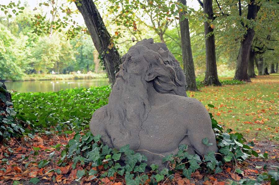 A historic Warsaw palace garden, a popular setting for civil wedding ceremonies outside the registry office