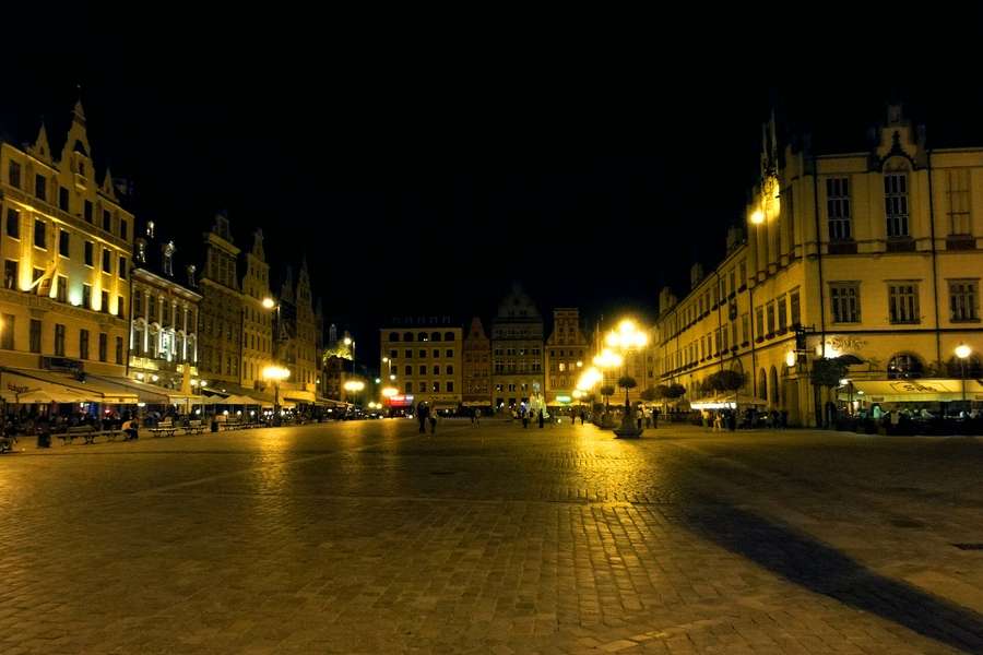 Wrocław Market Square at night