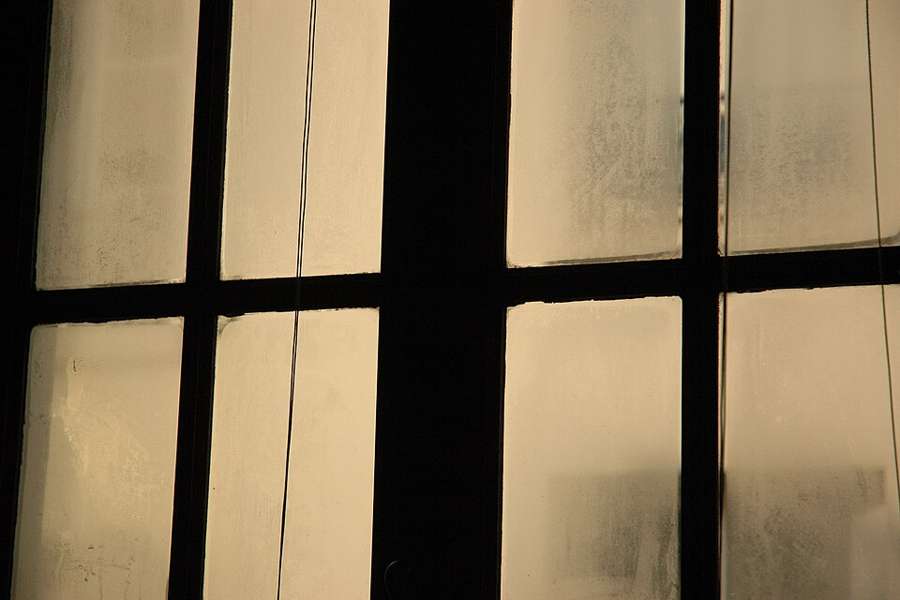 Condensation on windowpanes, an illustrative photograph with no claimed Polish location