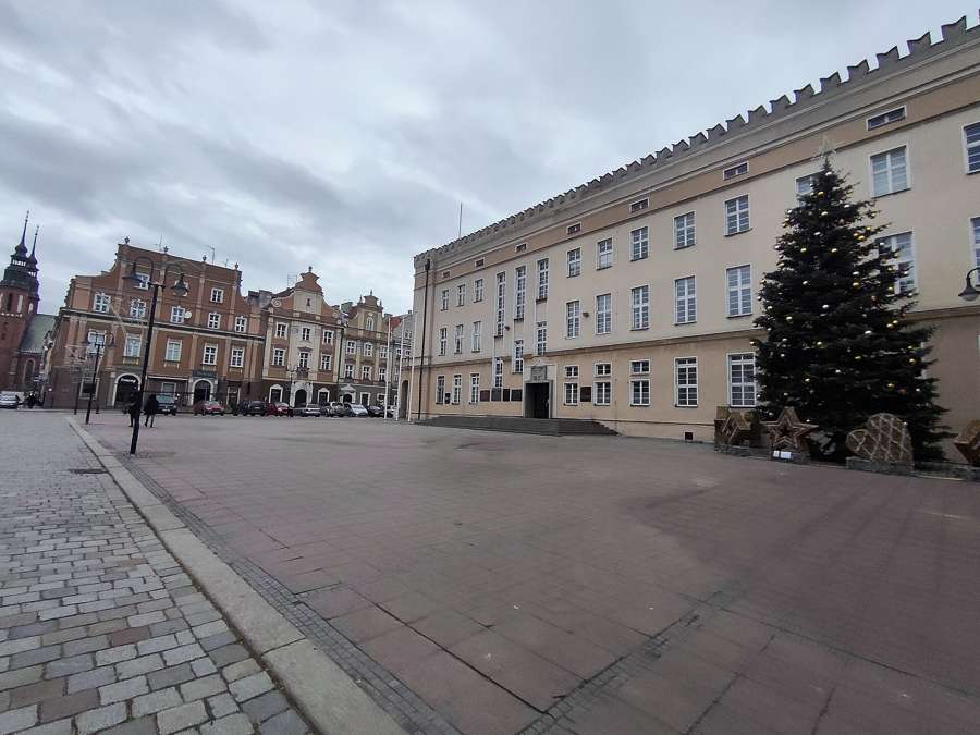 Opole's Rynek with its tall Christmas tree in front of the town hall, January 2023