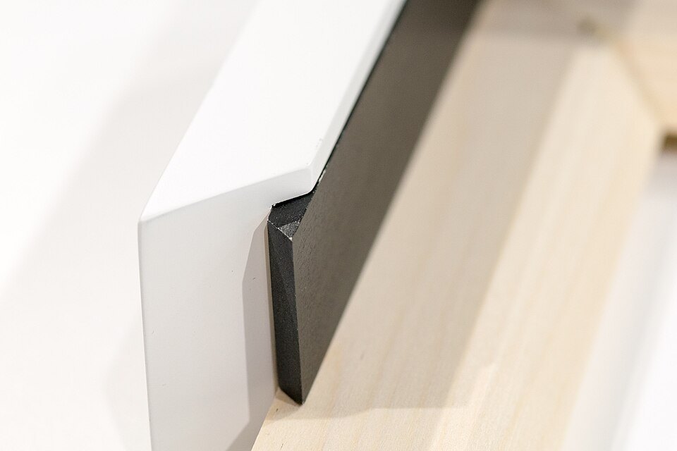 Cross section of a box picture frame showing its profile, spacer and subframe