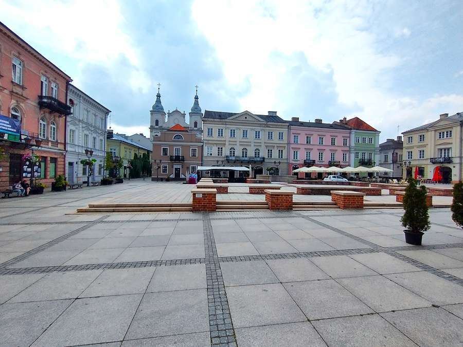 The pastel tenements of the Trybunalski market square in Piotrków