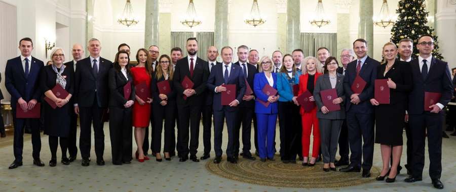 Donald Tusk government at its December 2023 swearing-in, historical photograph rather than the October 2026 cabinet meeting