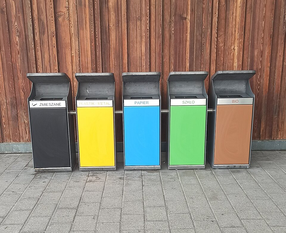The five standard Polish recycling bins: mixed waste, plastics and metals, paper, glass and bio-waste