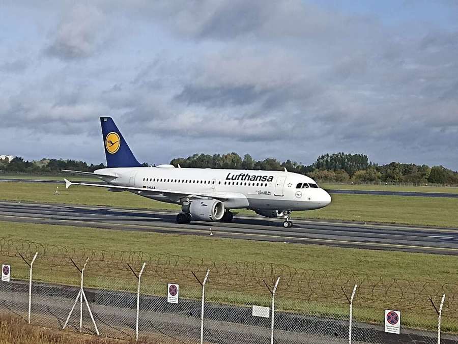 Lufthansa Airbus A319 at Poznań-Ławica airport