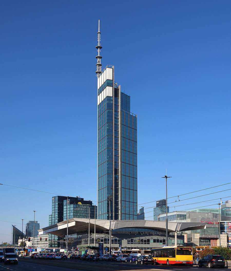 Varso Tower in Warsaw's business district - probation contracts are full employment contracts