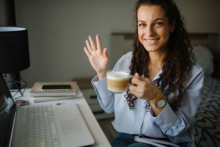 Handling official errands online from home with a trusted profile