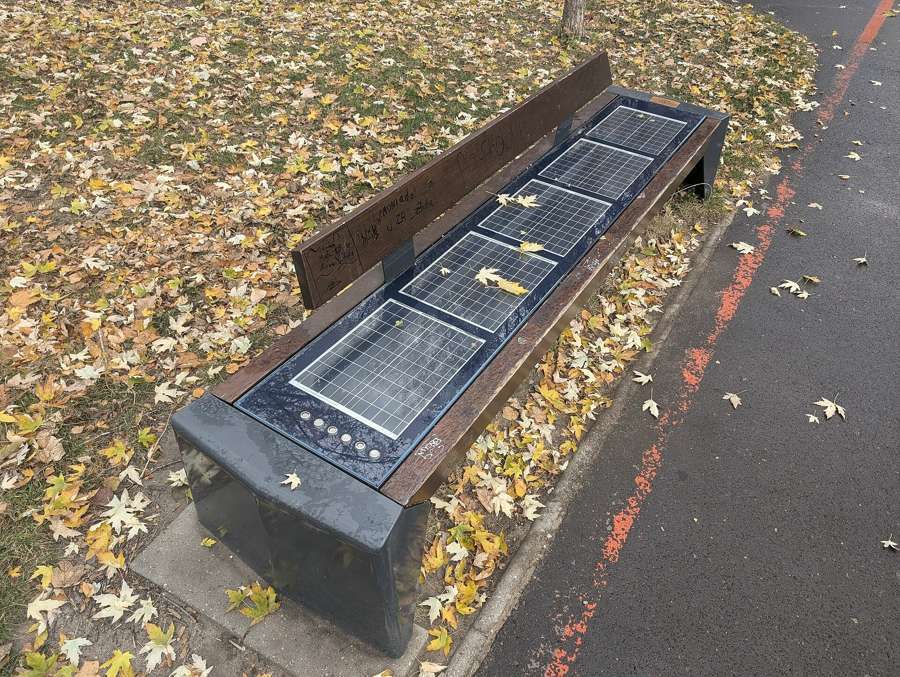 A park bench in a Warsaw park in autumn - big-city parks are Poland's most relaxed public spaces for couples