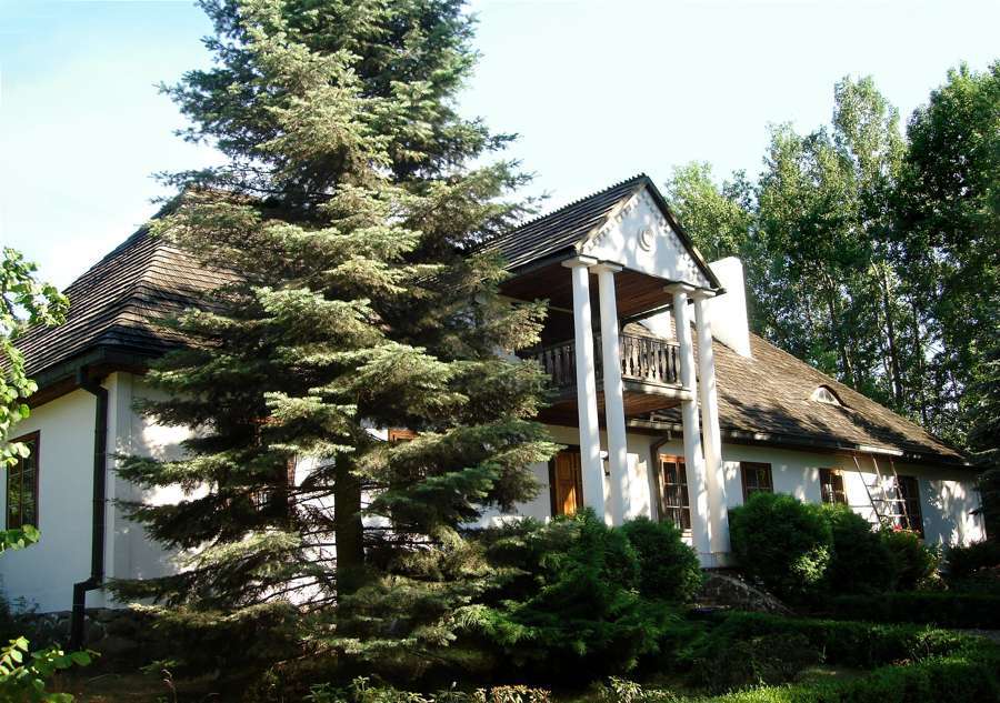 A historic manor house at the Radom Village Museum open-air skansen