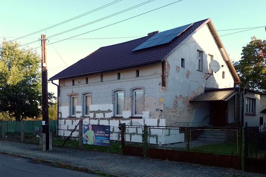 A Polish apartment building mid-renovation with external wall insulation being installed