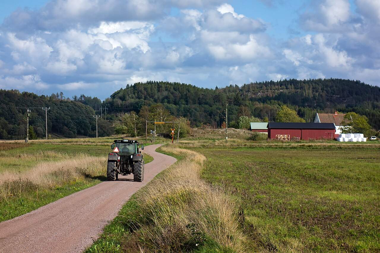 Farm tractor