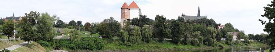Sandomierz Castle and cathedral above the Vistula