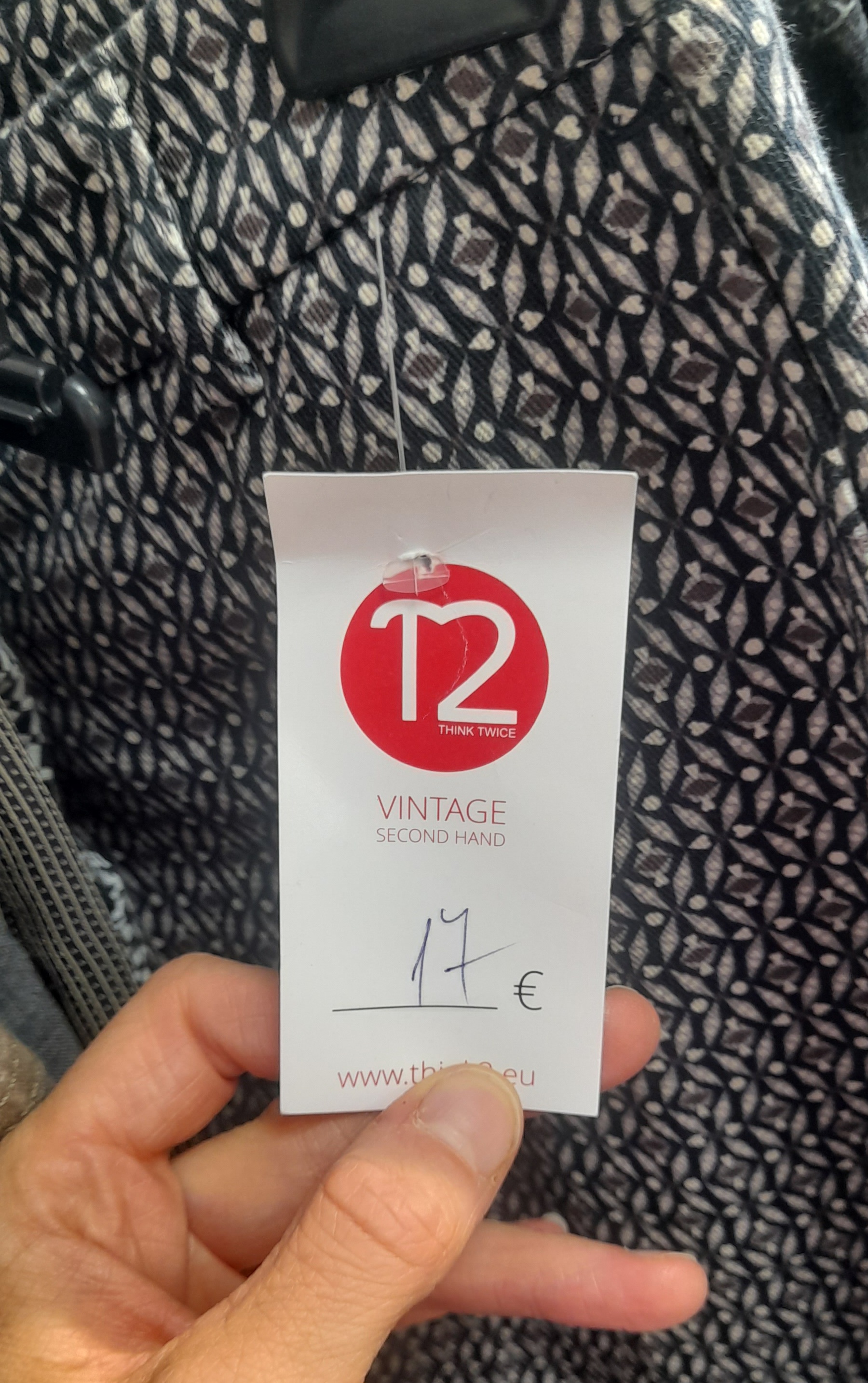 A vintage second-hand price tag showing 17 euro