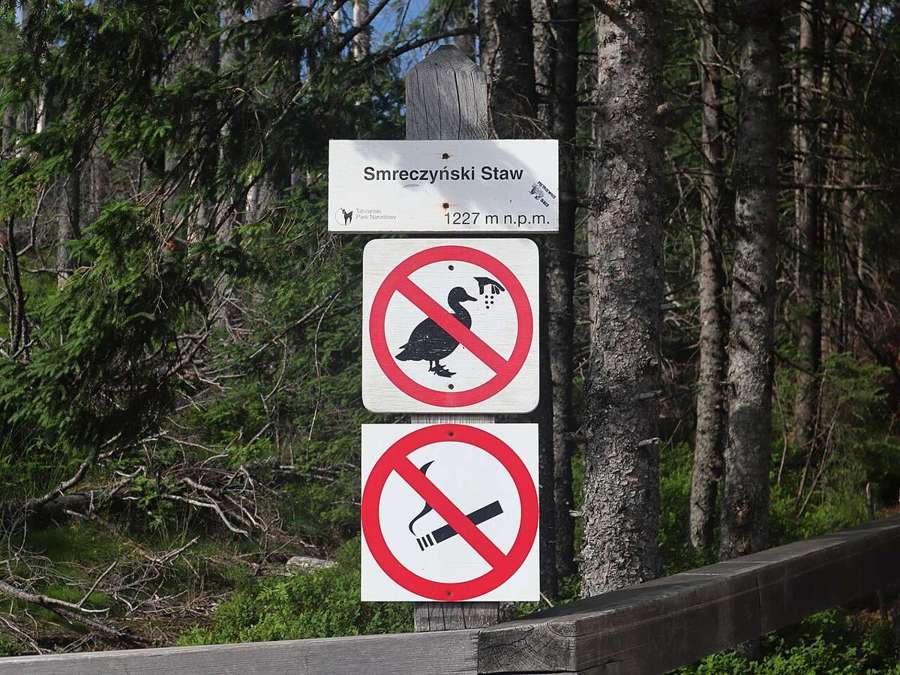 No smoking sign in Poland, illustrative