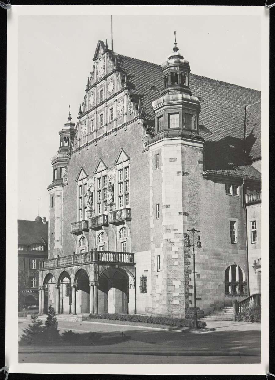 Adam Mickiewicz University in Poznan in 1939 - Poland has a long tradition of foreign students