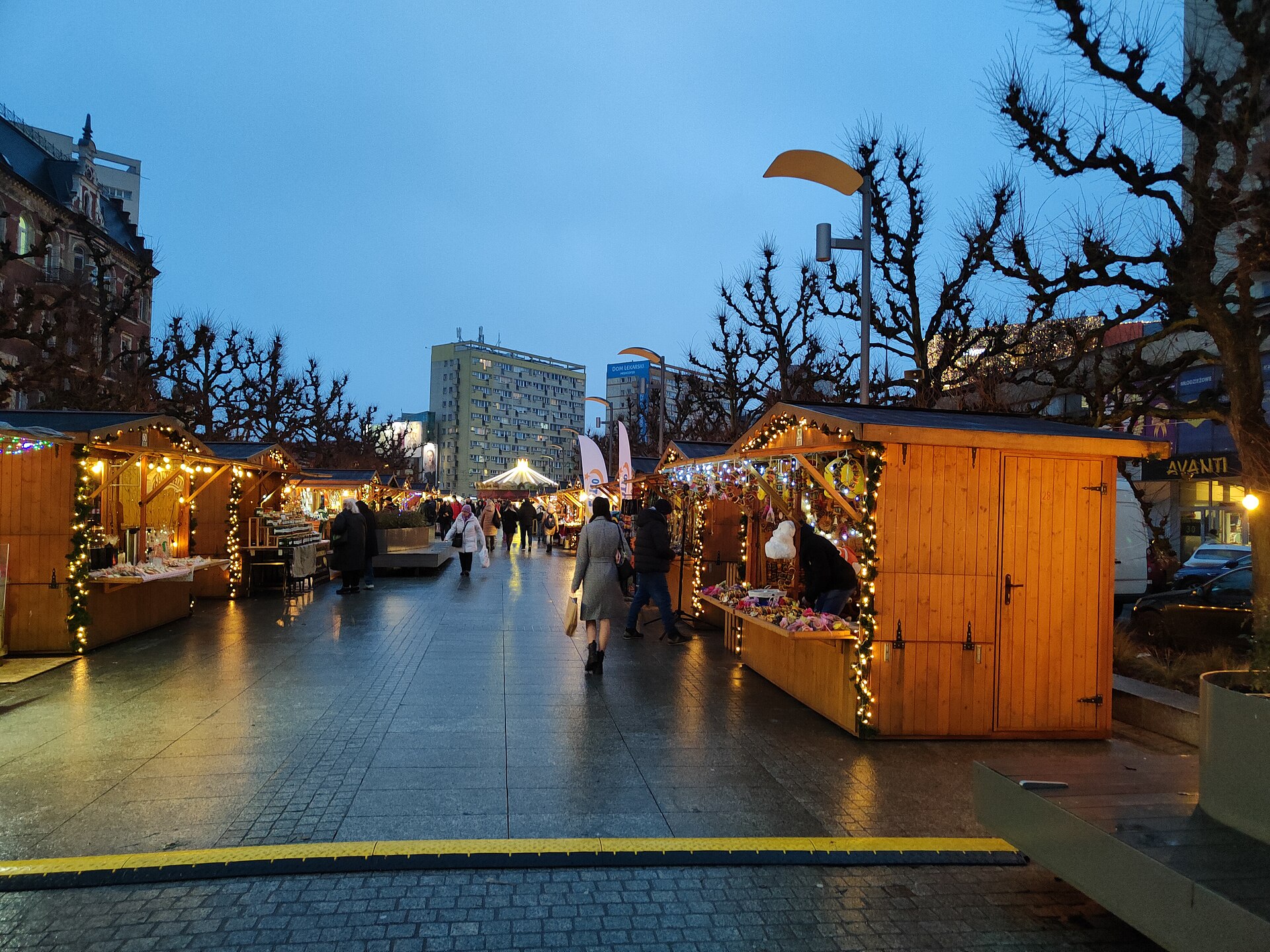 Wooden stalls at the Szczecin Christmas market at dusk, December 2022