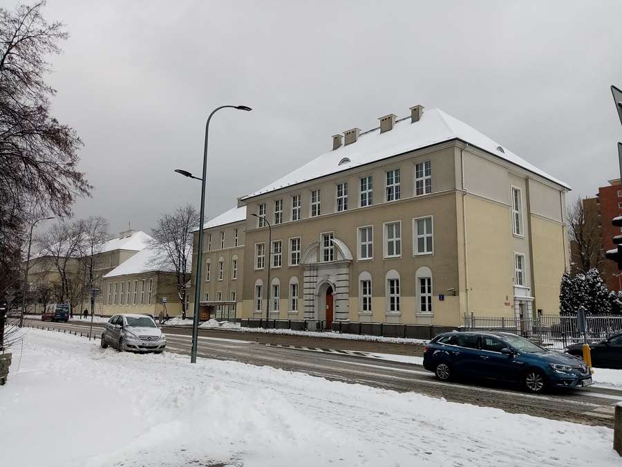 Primary School No. 206 in Warsaw in winter