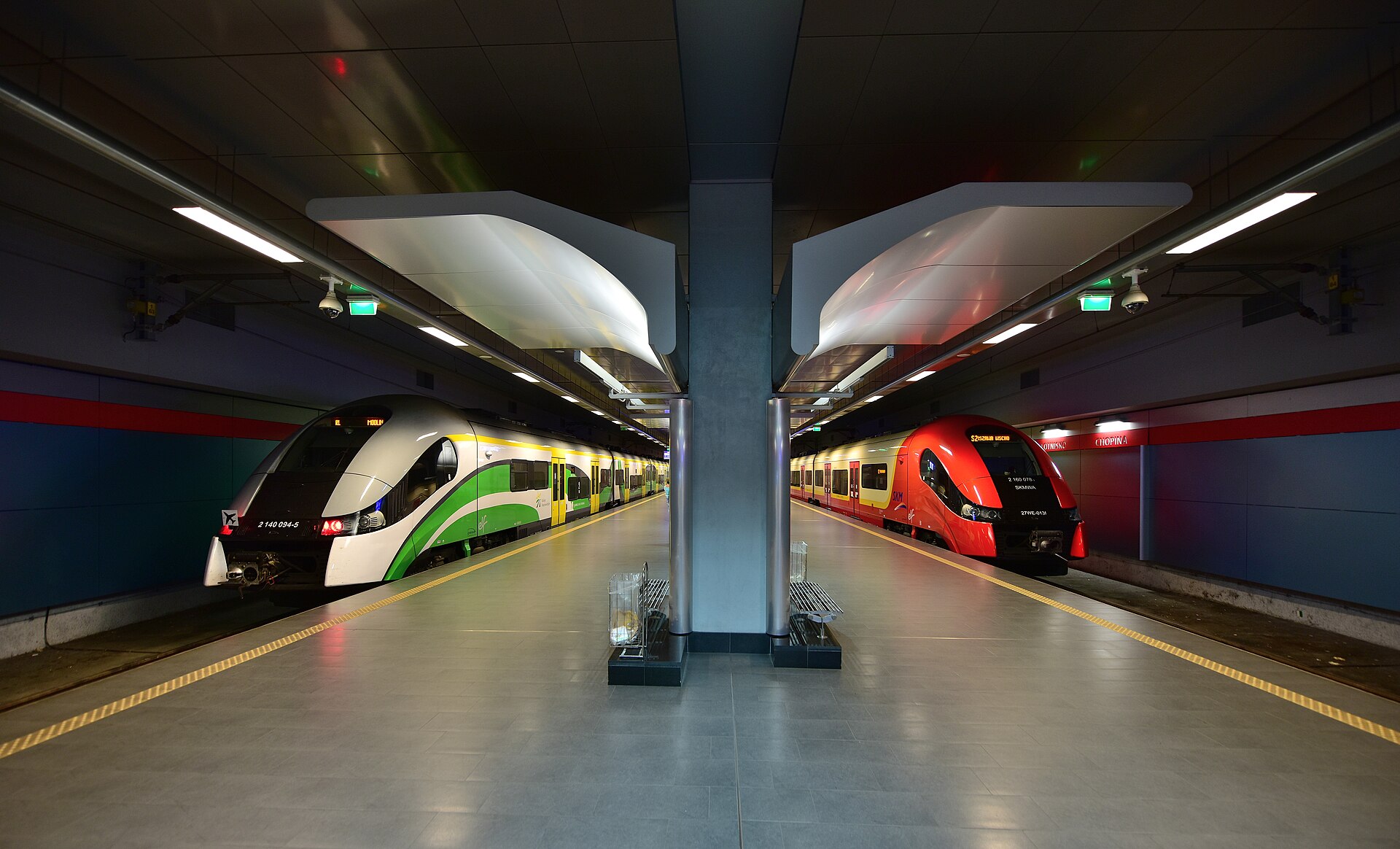 The platform of Warszawa Lotnisko Chopina railway station under the terminal