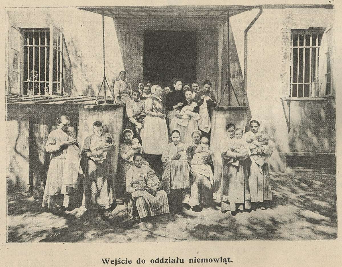Historical photo of the infants ward entrance of a Warsaw hospital